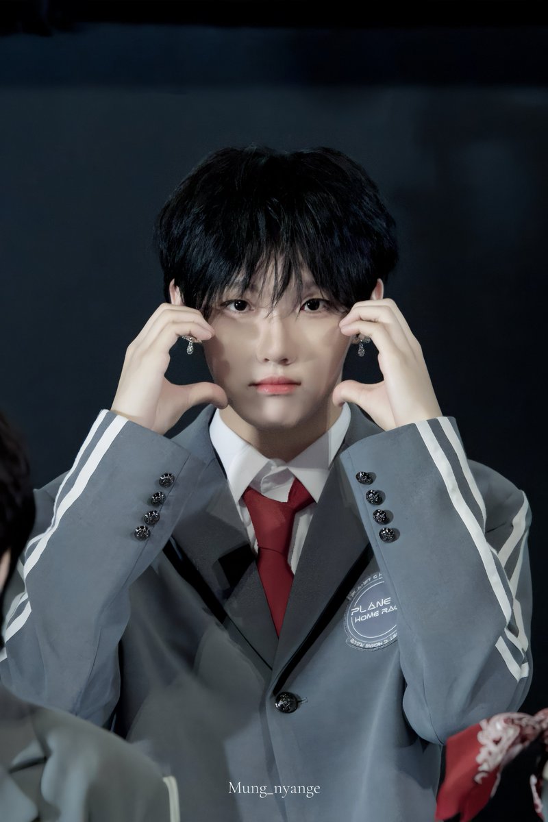 251206 홈레이스 밋앤그릿 

#쉬에수런 #XUESUREN #薛苏仁