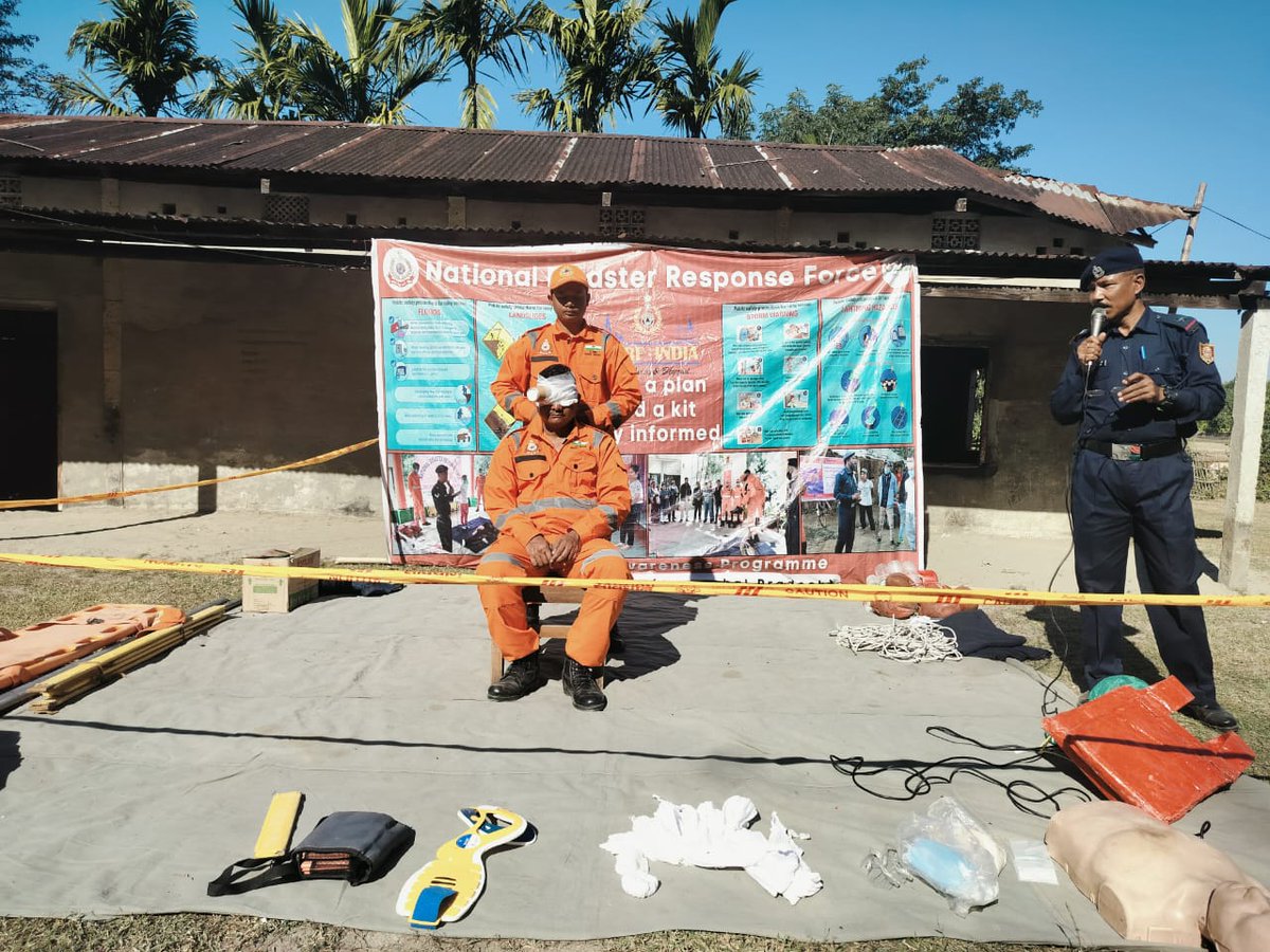 12bnndrf's tweet image. 12NDRF Teams conducted #CommunityAwarenessProgramme at Bormuria Bodo Gaon Lakhimpur &amp;amp; Bonpurai Gaon,Lakhimpur #Assam Around 96 beneficiaries benefitted with do’s and don’t during disaster. #NDRF4U #BePrepared.