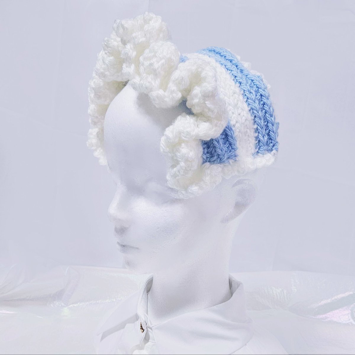 【🏰tenten城NEWS】

🏰tenten城にお迎え〜　

┈┈ ˖❄︎⊹ ┈┈⊹❄︎˖ ┈┈
ブランド：甘味屋
(<a href="/amamidesignwork/">甘味屋 よに 🍬💘</a>)
creator甘味屋よに様
デコれるヘドレをコンセプトに
ニットのピンブローチ付き
ヘッドドレス商品
┈┈ ˖❄︎⊹ ┈┈⊹❄︎˖ ┈┈
好評販売中！

ご来店お待ちしております！