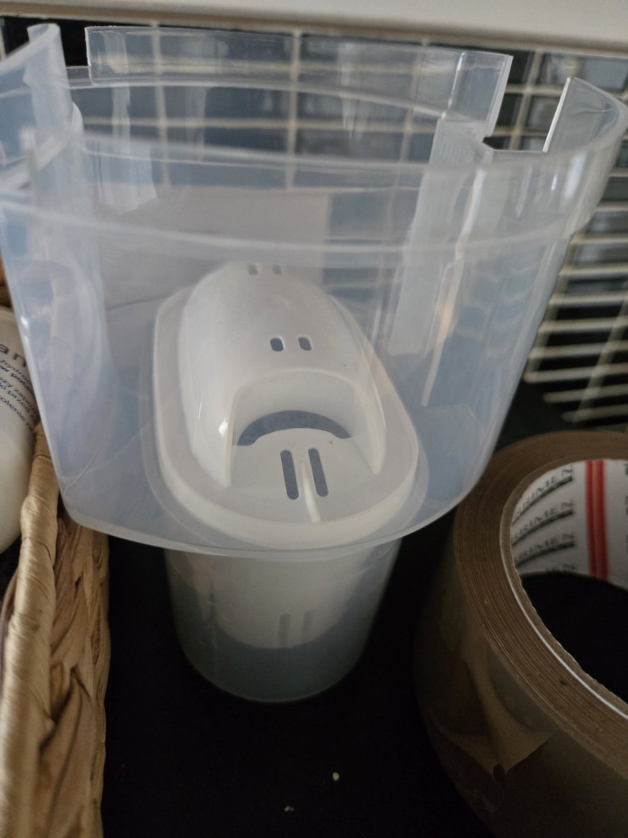 samdwhyte's tweet image. Dont think the kettle filter likes being on the microwave.... #thingswithfaces