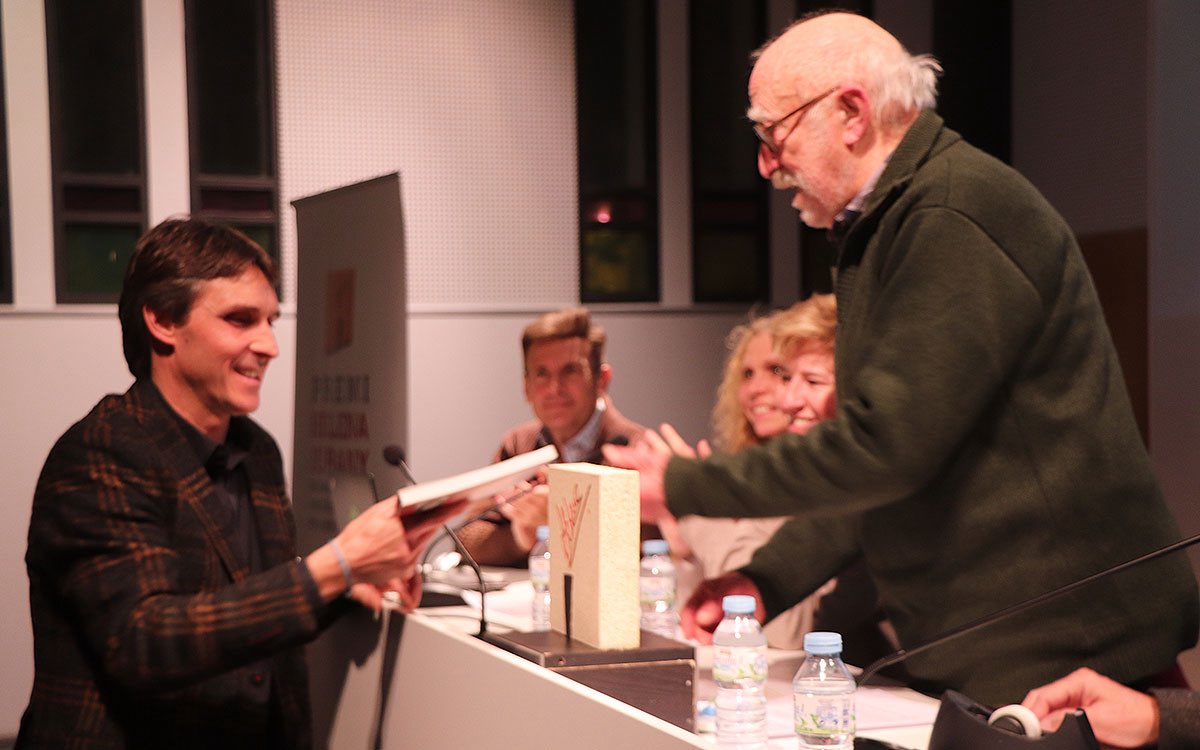 📝 Em fa molt feliç haver rebut el XVIII Premi <a href="/HelenaJubany/">Assoc. Helena Jubany</a> de narrativa curta per l’obra “Mosca morta”, un relat autobiogràfic sobre pagesia, solitud i, sobretot, salut mental. Llibret gratuït amb el <a href="/diariARA/">diariARA</a> del 28/12/25. Gràcies, família Jubany! 😘
<a href="/UOCuniversitat/">UOCuniversitat</a> <a href="/matarocat/">Ajuntament de Mataró</a>