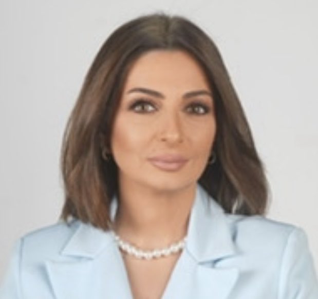 ترقبوا تغطية خاصة في تمام الساعة الثامنة والتاسعة بتوقيت السعودية حول الفيديوهات الحصرية لقناة #العربية عن حوار بين #الاسد و #لونا_الشبل وكيف يستهزأ بالغوطة وانتقاد الشبل ل #حزب_الله ، والتي تخالف الفيديوهات التي بثها تلفزيون النظام في عام ٢٠١٨ تحت اسم الطريق الى الغوطة .