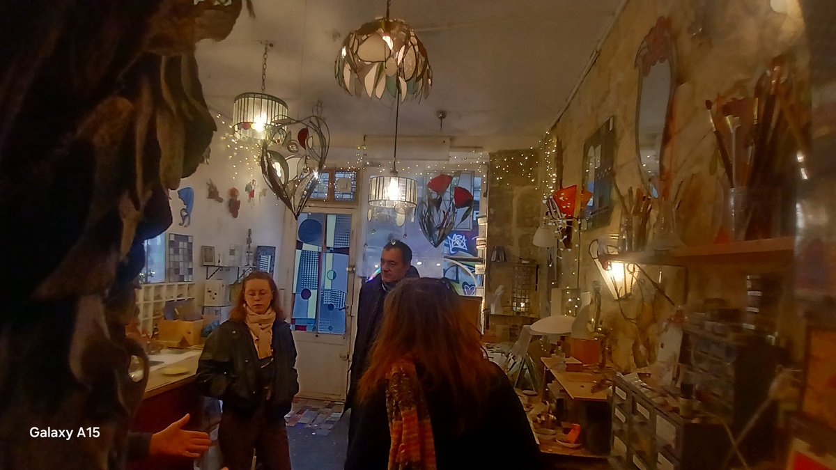 Passage avec <a href="/Bonnet_Oulaldj/">Nicolas Bonnet Oulaldj</a> et <a href="/EnoraBreton/">Enora Breton</a> au Marché de Noël des artisans de Sainte-Marthe ! 

Faites des courses de Noël locales : artisansdebelleville.fr

Notre soutien aux artistes et artisans de Sainte-Marthe est intact !