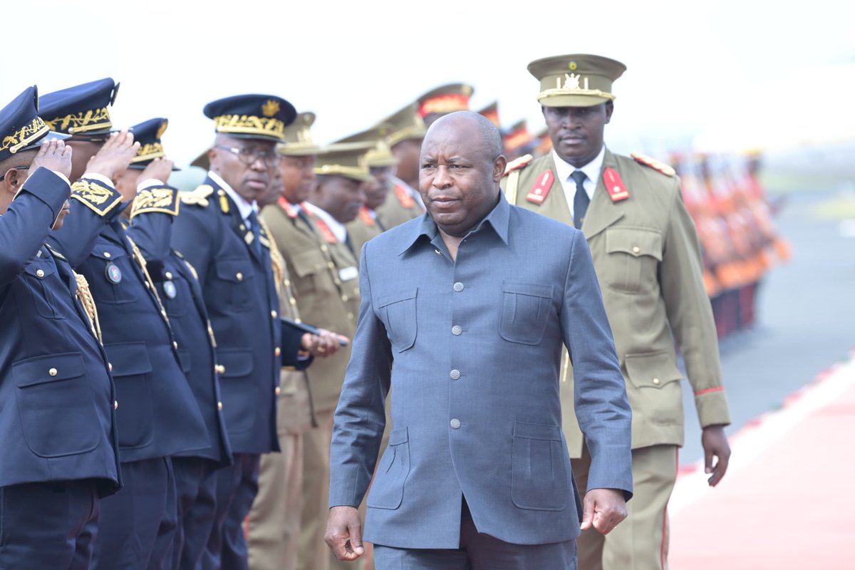 LeRenouveauBdi's tweet image. Au côté burundais, @GeneralNeva s'est entretenu avec le gouvernement américain, représenté par le secrétaire d'Etat adjoint Christopher #Landon, sur la coopération économique entre le #Burundi et les #Etats_Unis avec les secteurs comme les mines, infrastructures, transports, etc.