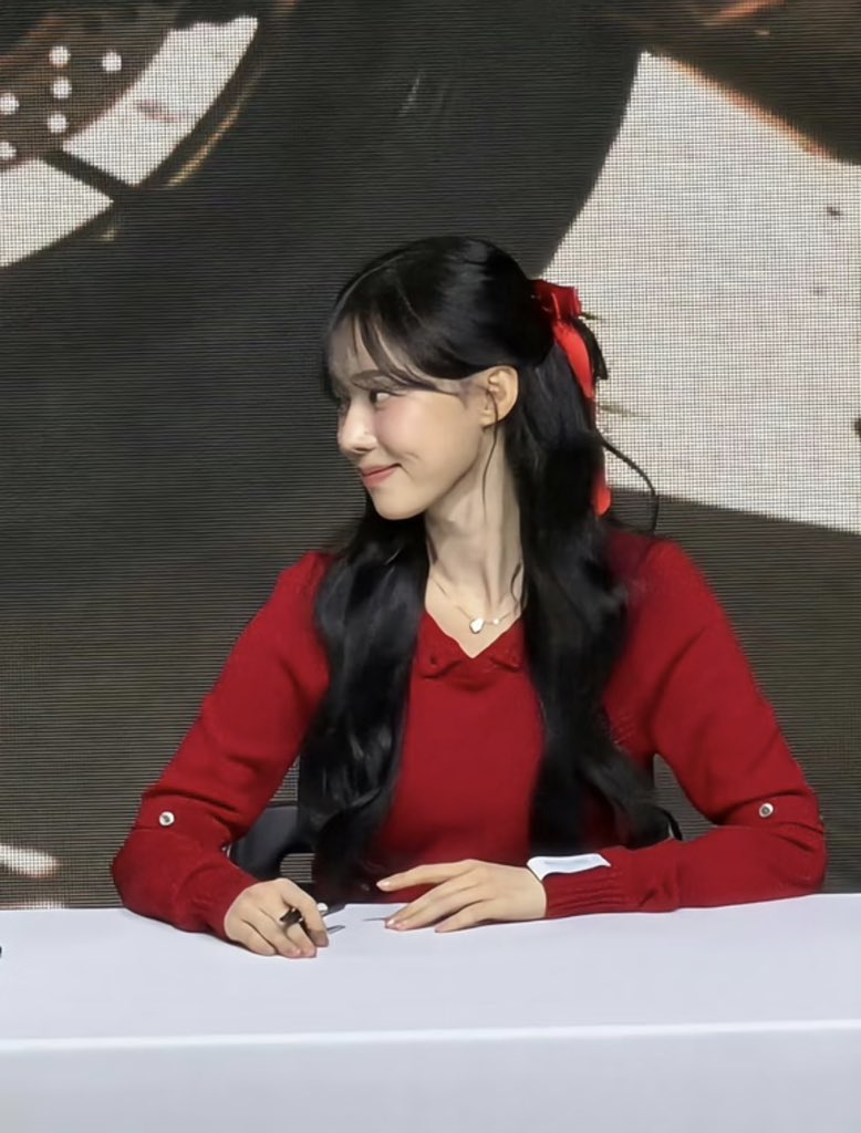 mjkmwntr's tweet photo. Minjeong’s dimple 🥺 I promise to be with you until the end, I’ll forever trust you and protect that smile 🤍 https://t.co/xCBZDW9IVm