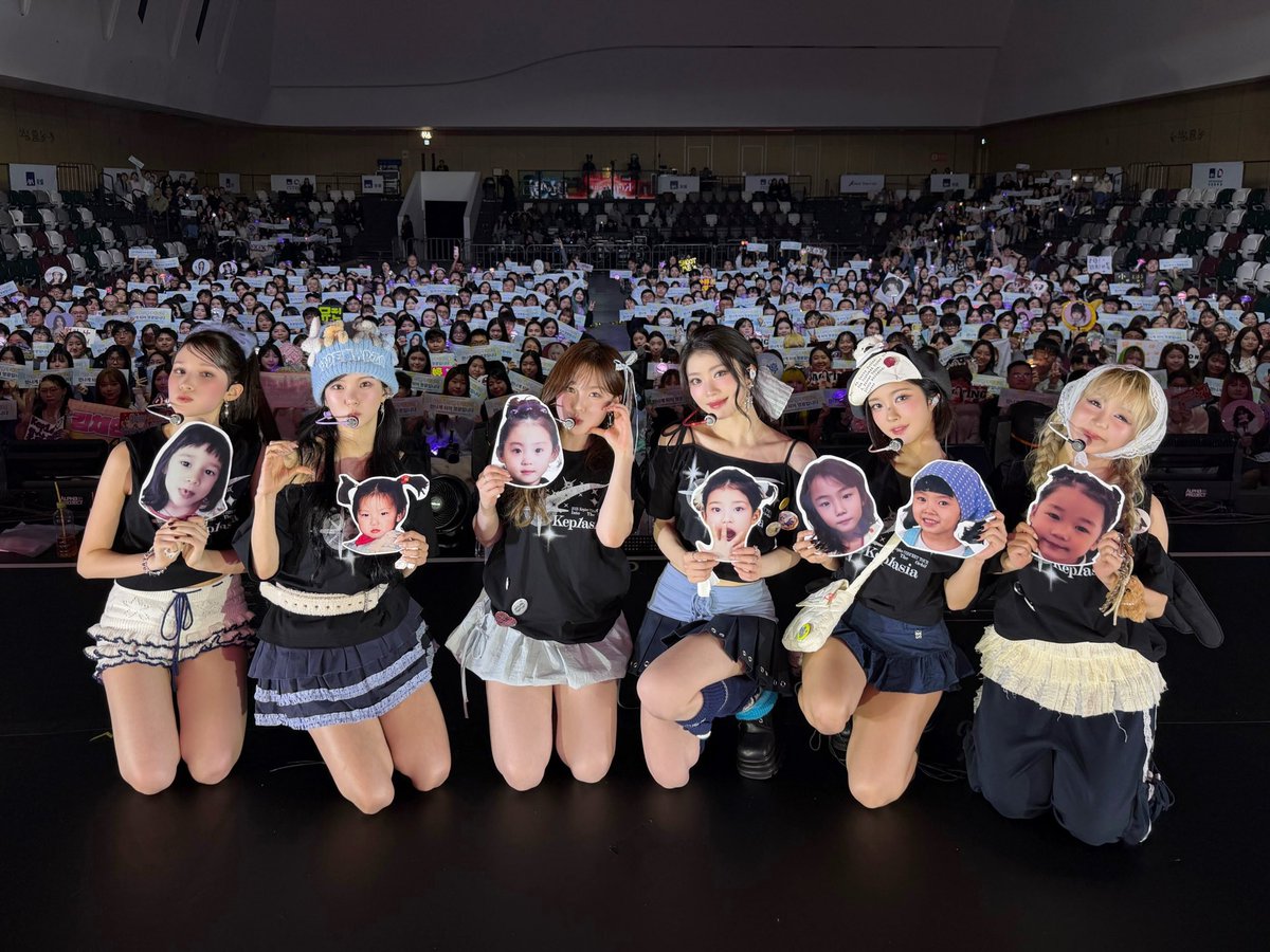 [Catch the moment📸]

Kep1asia in HongKong ✨

무대를 멋지게 채우기 위해
최선을 다한 짱플러와
뜨거운 응원을 보내준 Kep1ian 여러분 덕분에
특별한 순간이 완성되었어요 💛

오늘의 감동을 마음에 간직하며,
앞으로의 모든 여정도
함께 걸어가기로 해요 🌙

고마워요 Kep1ian💜