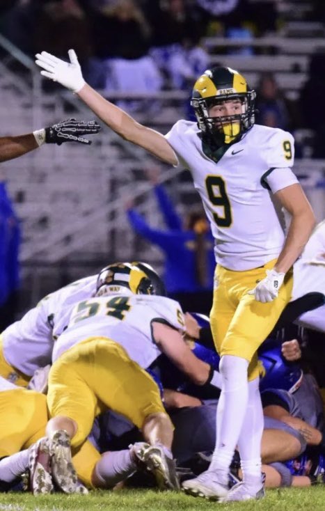 FlatRockFball's tweet photo. Congratulations to @EvanSzalay7 who was selected MHSFCA First Team All-State Division 5.

A well deserved honor!

CAREER (All School Records For WR)
2009 Receiving Yards
123 Receptions
27 Receiving Touchdowns https://t.co/V5gpQnUVPd