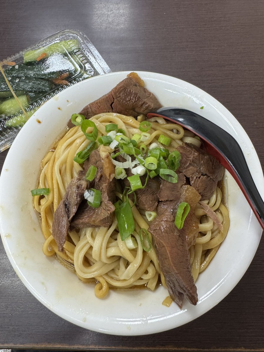 行ってきたー！！！！
いいセットですな、これは❤️
麺の量が多くてビビりました笑
そのままもいいけど、お酢入れたら最高だった🤤
もちろんにんにくも入れたけど〜
<a href="/redhairblog_ken/">紅毛の健</a> さん。ありがとうございました！