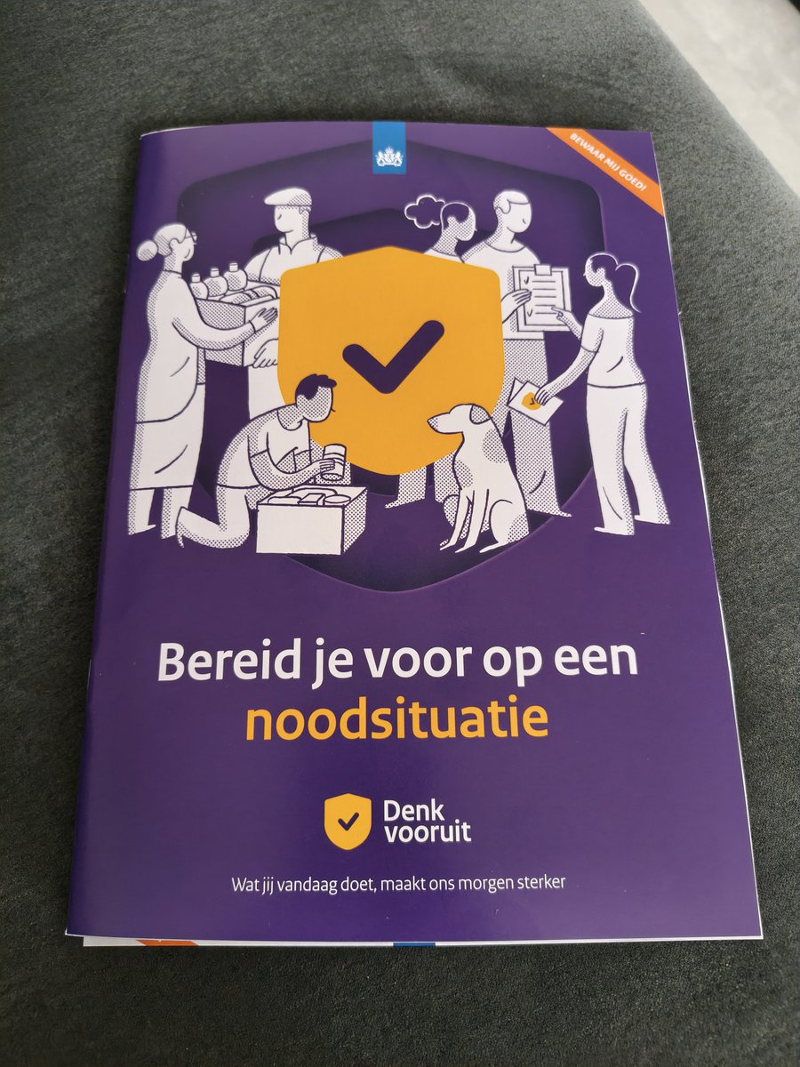 Nou ik ben klaar voor de oorlog hoor! Djeeezus! 
Kunnen ze voor dat geld, dat deze folders kosten, niet beter bunkers bouwen?