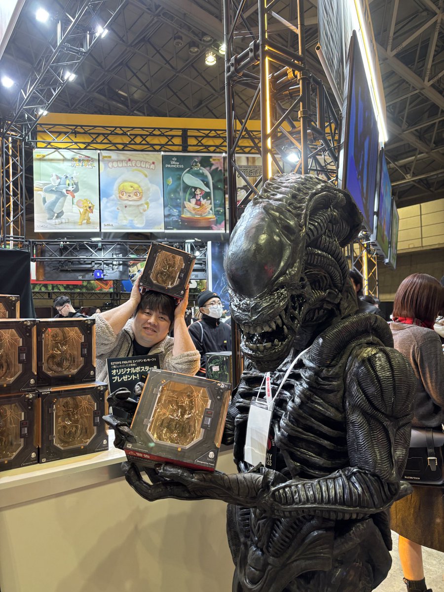 日本でのサイン会はほぼ初めてだったので緊張しましたがとても楽しい