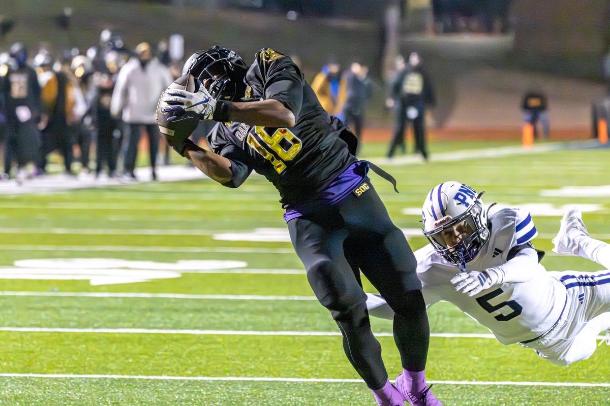 dallasathletics's tweet photo. South Oak Cliff shut out Port Neches-Groves 28-0 to win the UIL Class 5A Division 2 Region 2 Championship Friday night. The Golden Bears will play Melissa in the state semifinals next week. #PlayBIGDallas

📸 Courtesy Rod Jones https://t.co/Lkw6zb0Ah3
