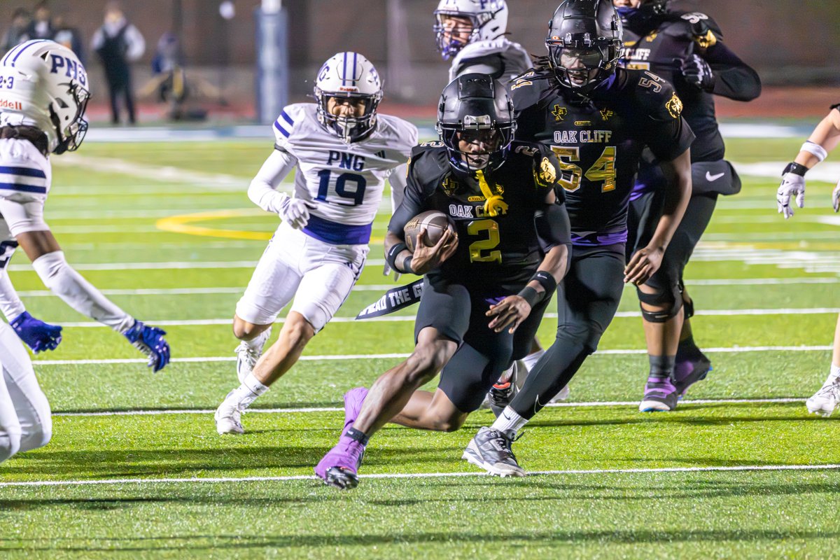 dallasathletics's tweet photo. South Oak Cliff shut out Port Neches-Groves 28-0 to win the UIL Class 5A Division 2 Region 2 Championship Friday night. The Golden Bears will play Melissa in the state semifinals next week. #PlayBIGDallas

📸 Courtesy Rod Jones https://t.co/Lkw6zb0Ah3
