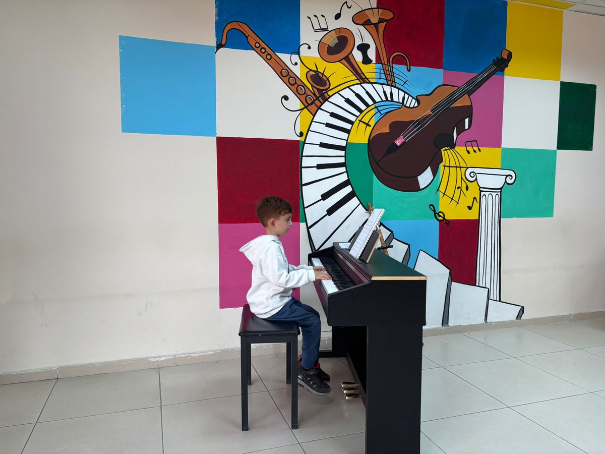 Hafta sonu eğitimlerimiz gençlerin yoğun ilgisiyle devam ediyor. 🤸🏼😎
📌Kuranı Kerim
📌Voleybol
📌Badminton
📌Kort Tenisi
📌Piyano