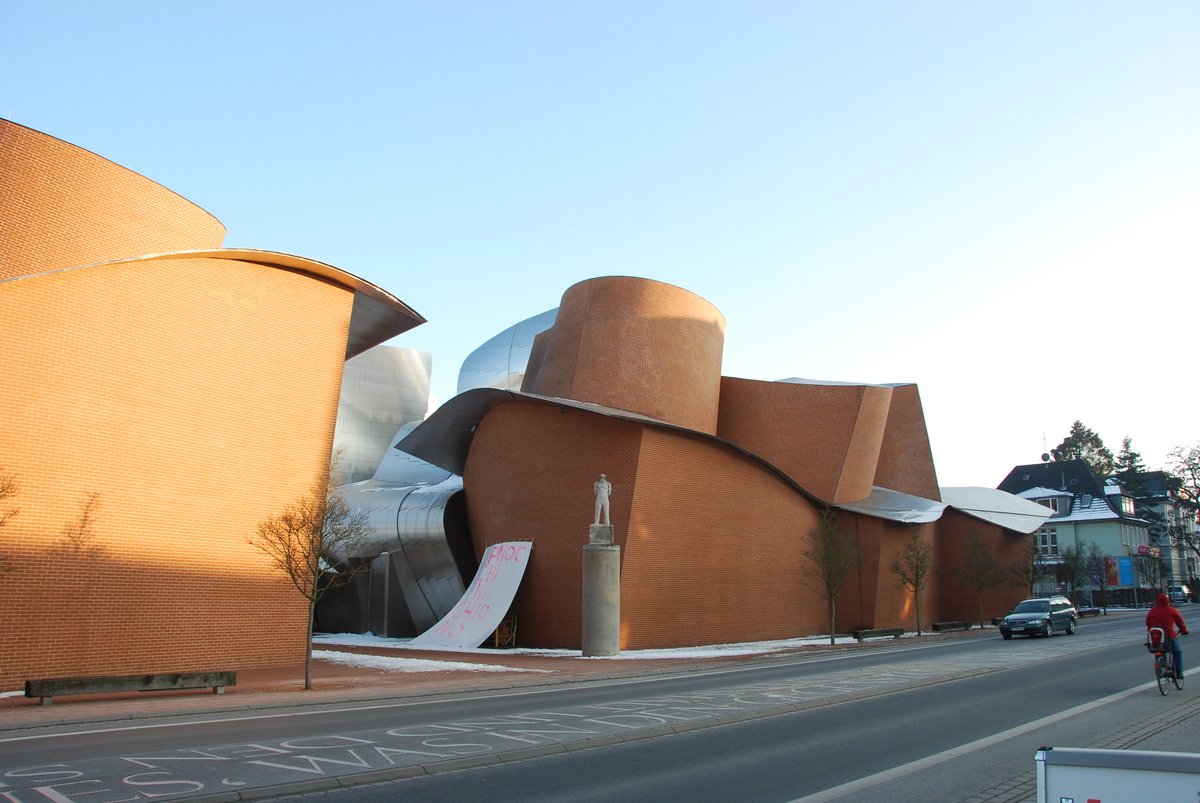 EnricoRossini3's tweet photo. Marta Herford Museum, Frank Gehry Architects, 4/10 Gobenstraβe, Herford, Nordrhein-Westfalen, Deutschland, 2000-2005. Photo E.Rossini Arch., 2010. https://t.co/NbxmfKUXIb