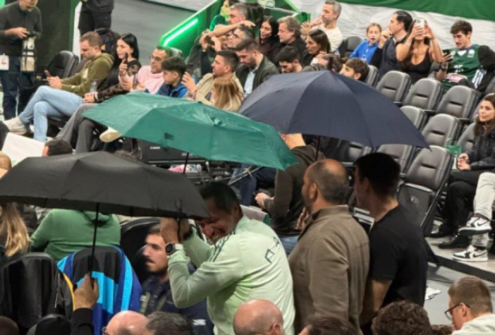 ❤️🤍
☂️ Βρε χαζούλια δεν σας είπαν ποτέ 
ότι το να ανοίγεις ομπρέλα σε κλειστό χώρο φέρνει κακή τύχη; ☔️
Να χάσεις επειδή είσαι κακός είναι οκέι…
Να χάσεις επειδή είσαι χαζός είναι οκέι…
Όταν είσαι και τα δύο δεν παλεύεται 😂
#paobc #OlympiacosBC