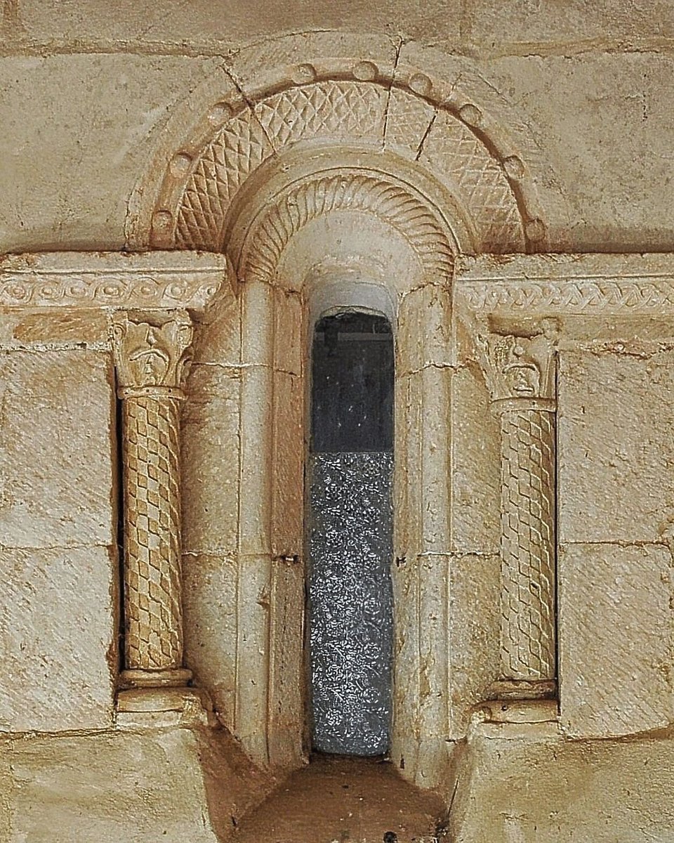 Románico en España tweet media