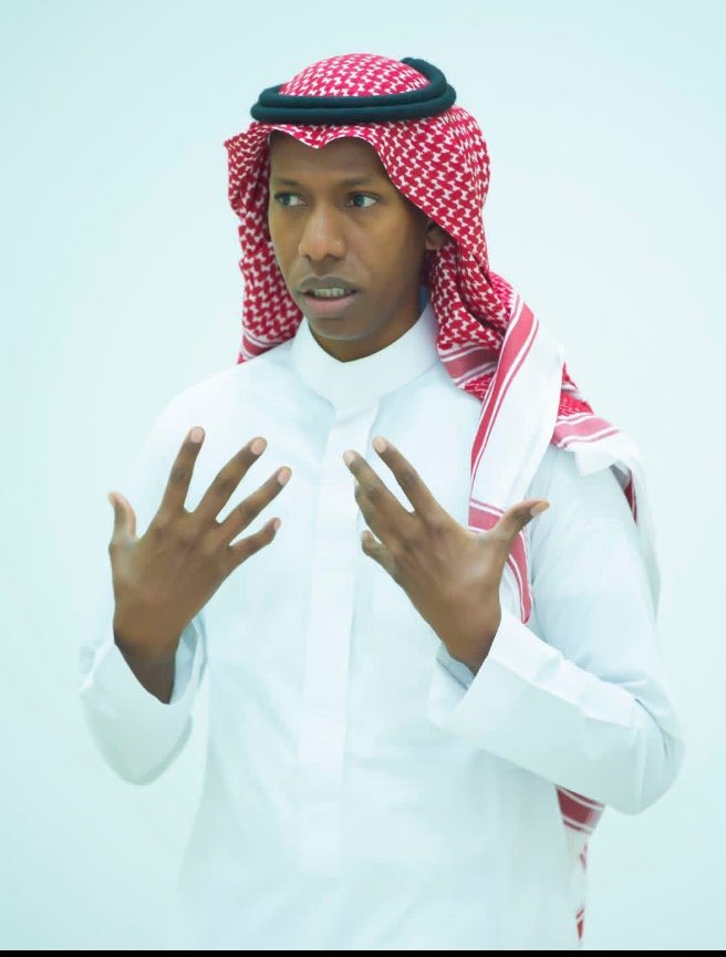 kwit1986gmailco's tweet photo. في الختام 

ولأن الله يحب من عباده الشكورين ولأن الشكورين يزدادون.. ولأنه بالشكر وحده تدوم النعم. 

شكرا لأحبتي  في حركية  لمنحي شرف الحضور والتوجد في جميع مناسبات الجمعية  .. شكرا لأخوي محمد الحمالي على وجه الخصوص وكذلك صديقي و أخوي فيصل الغامدي  على الدعوة  .. 

جميل  أن يملك المرء  شيئ يخدم فيه مجتمعه ويشعر  ويعيش النفع ويبذله .. جميل ان يسخر الله لك  امور . عظيمه مثل الكميرا والعدسة والقلم. 

 الصورة أدناها..  ... تعبر عن أزمتي للصور... لا اجد وقتا لالتقاط صورة لي  تعبر عن الخبر  أو المقالة أو الثريد  بالتالي أظطر  للبحث عنها  في ركام الصور ... طلعتها  من أعماق الاستديو. 

تحياتي.