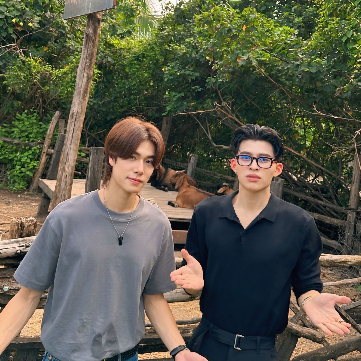 ChananMeen's tweet photo. วันนี้คุณธีร์ไม่ใส่สูท แบบตามใจน้องพีชฝุดๆ ✨

#MeAndTheeSeriesEP4 https://t.co/m5xRM0ypo0