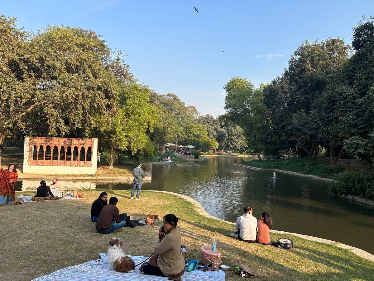 tanyaraii's tweet photo. It’s fun bashing delhi when you’re married to a delhi boii but had quite the wholesome sunny winter day at Sunder Nursery! 

Kids rolling in the grass, cute doggos, couples on picnic dates, yumm food at Cortasso- the city has its moments 👌🏻 https://t.co/aqNuIJiXlt