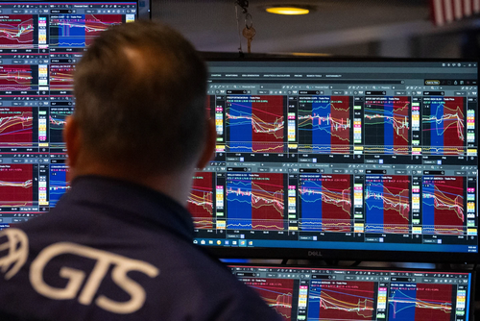 CastleWM's tweet photo. From corporate executives to Wall Street analysts to Federal Reserve officials, references to the “K-shaped economy�� are rapidly proliferating. So what does it mean? https://t.co/GHIvLJuNdB https://t.co/XW0Ne7Prho