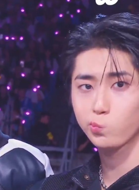 j1ist's tweet image. he’s been banned from award show bathrooms everywhere