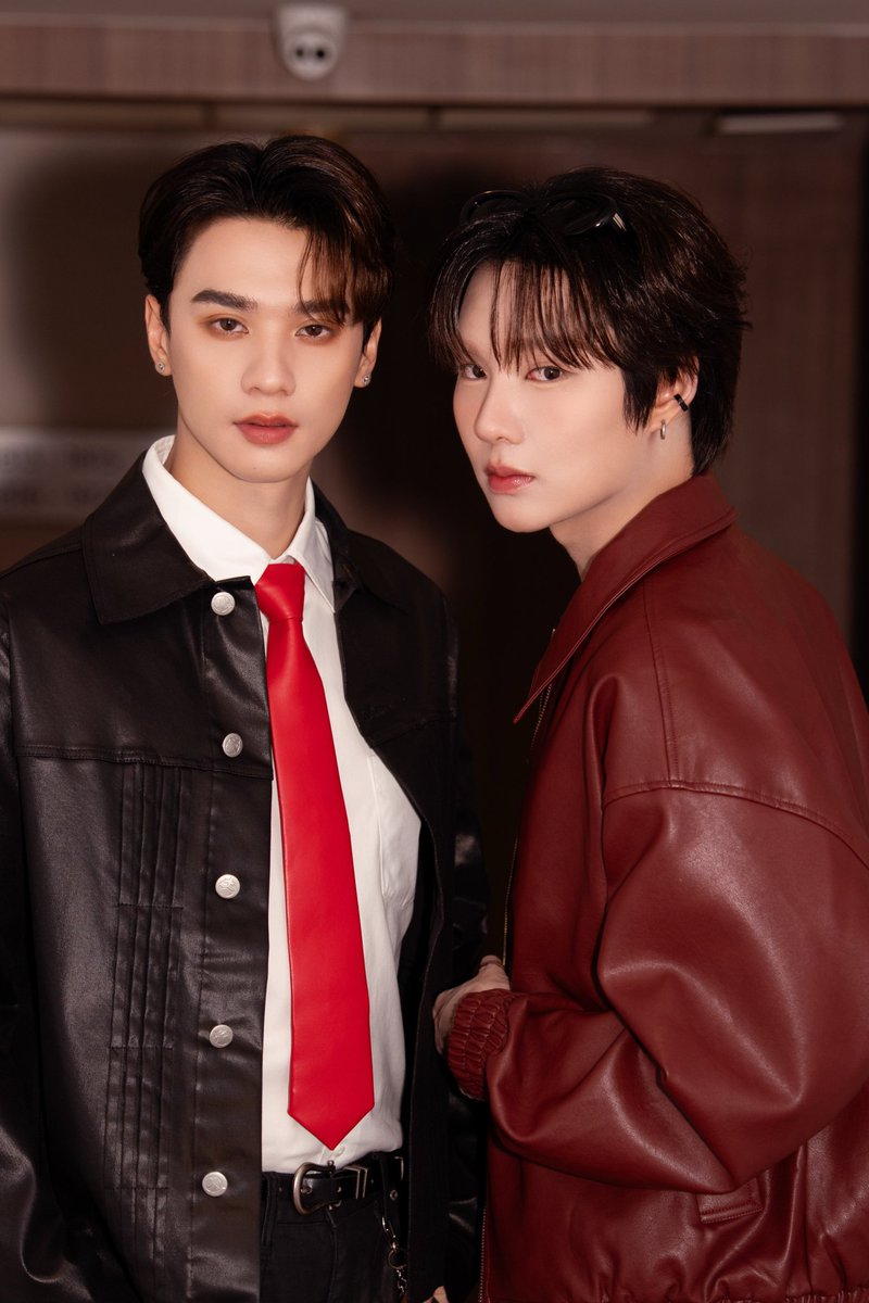 ลุควันนี้เป็นยังไงบ้าง ~ ถูกใจกันไหมคะ ขอคนละ 1 เมนชั่น ❤️🖤

KENGNAMPING BEST WITH TRUE5G
#KengNampingBESTwithTRUE5G