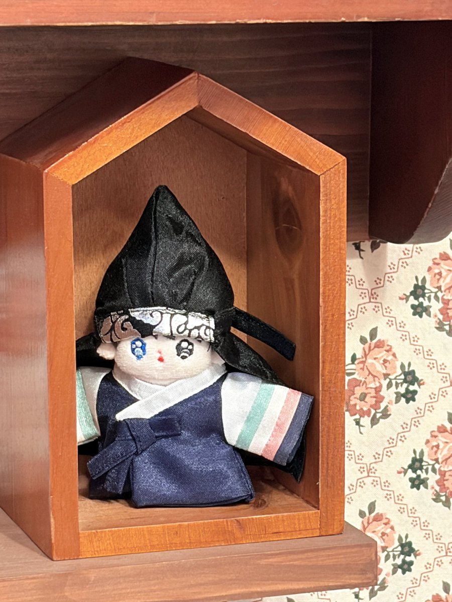 softyor_tor's tweet image. RT+팔로워 이벤트   

✨도련님 비단장 10cm &amp;amp; 5cm 한복 (운현,색동 2종) 
12/6 14:00 ~ 12/7 22:00 (2차 오픈)
&amp;gt; 배송 : 구정 전 발송
&amp;gt; 타래에도 다양한 사진 링크 걸어둘게요!

윗치폼&amp;gt; witchform.com/deposit_form/9…
홈페이지&amp;gt;softyor.kr/shop_view/?idx…