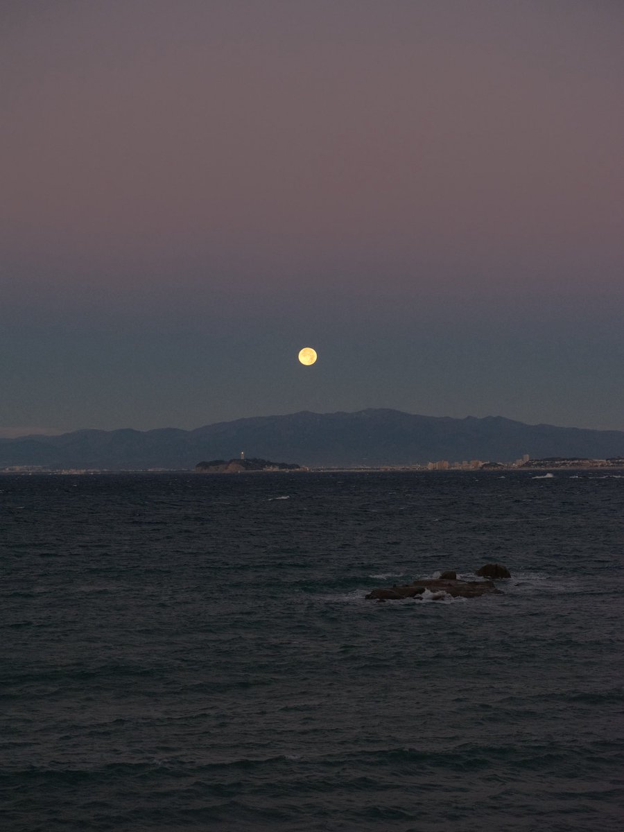 ①②(ほぼ)満月が沈むのを見届けて ③ついでに富士山を撮って 帰ろうと