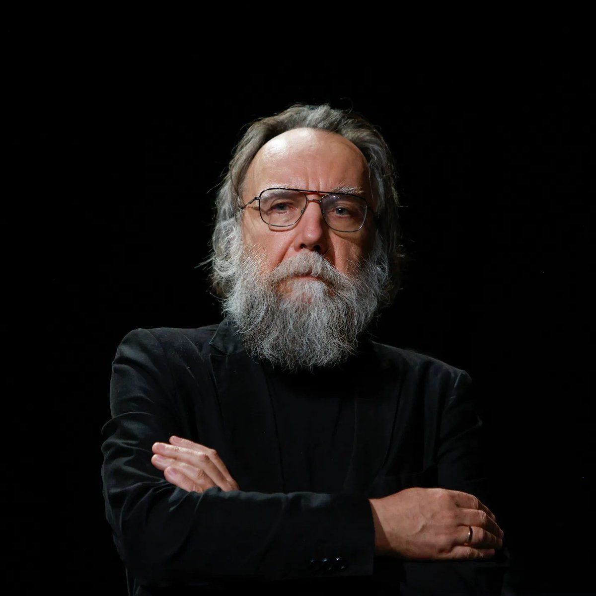 ConflictTR's tweet photo. 🔴 Rus Stratejist Alexander Dugin:

▪️ Eğer Avrupalı halklar var olmak istiyorsa derhal yönetici elitleri acımasızca devirmelidir.

▪️ Macron, Merz ve Starmer ne kadar yaşarsa siz o kadar ölürsünüz. Onları ortadan kaldırın, yoksa siz yok olacaksınız.