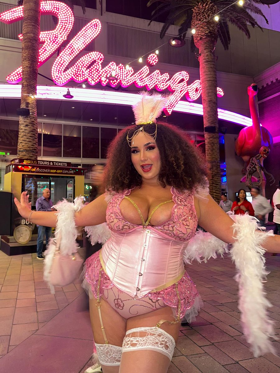 queenofhabibi's tweet photo. Life of a showgirl, death of a nice girl 💎✨🎀 https://t.co/XcKMy7b18I