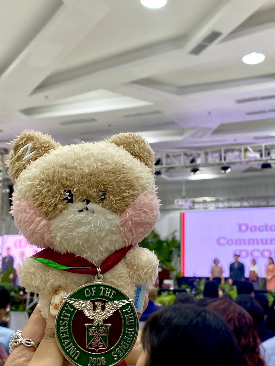 zhanghaopcs's tweet photo. ❤️🌻✨ graduated! https://t.co/5eRPj6eKNg