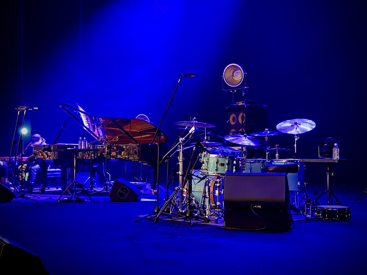 aether2011's tweet image. Hiromi’s Sonicwonder JAPAN TOUR 2025 “OUT THERE”@東京国際フォーラム、12/6の公演終了！
本日のソロピアノ曲は、上原ひろみ作品の中でも最も繊細な1曲”Haze”。
最高のライブでした！
そして、ライブ後は秋葉原マルショーラーメンでYes！Ramen!!
#上原ひろみ #hiromissonicwonder #yesramen