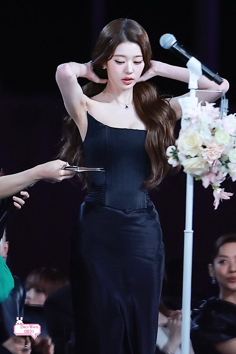 251206 AAA - 3
Black🖤
#IVE #아이브 #WONYOUNG #원영 #장원영 #ウォニョン #JANGWONYOUNG