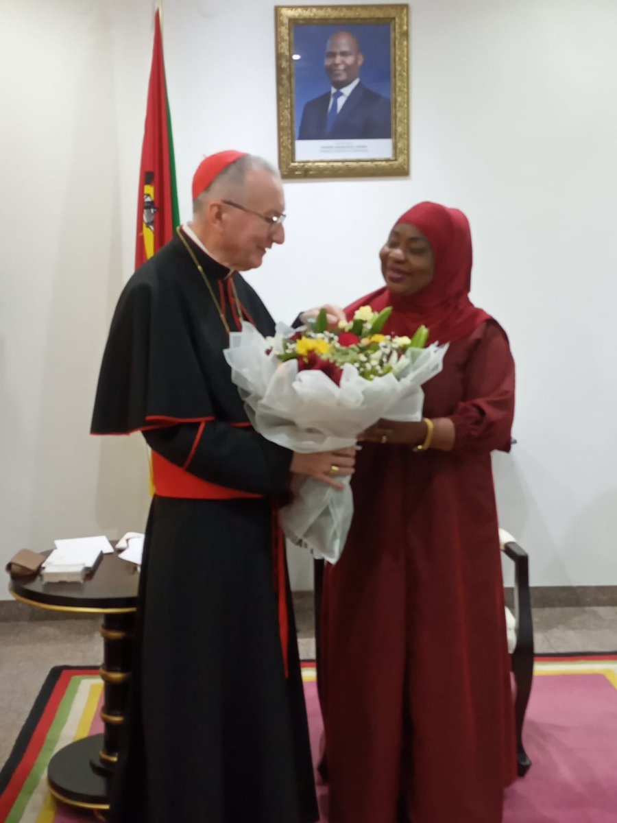 TerzaLoggia's tweet photo. In visita in Mozambico, S.Em. za il Cardinale Pietro Parolin, Segretario di Stato di Sua Santità, ha incontrato le più alte Autorità del Paese: S.E. il Sig. Daniel Francisco Chapo, Presidente della Repubblica; S.E. la Sig.ra Margarida Adamugy Talapa, Presidente dell’Assemblea della Repubblica; S.E. la Sig.ra Maria Benvinda Levy, Primo Ministro; e S.E. il Sig. Mateus da Cecilia Feniasse Saize, Ministro di Giustizia, Affari costituzionali e religiosi.