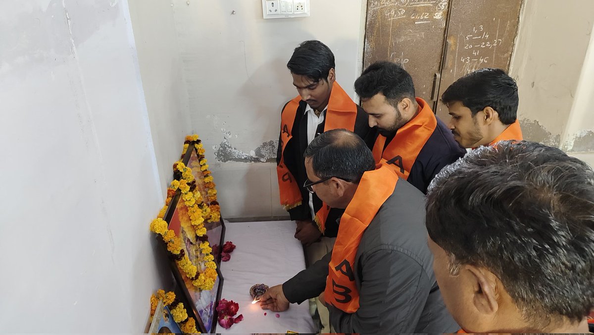 ABVPSARWAR's tweet photo. अभाविप इकाई सरवाड़ द्वारा आज "डॉ. भीमराव अंबेडकर जी की पुण्यतिथि" के उपलक्ष में राजकीय उच्च माध्यमिक विद्यालय में "संगोष्ठी" का आयोजन किया गया। जिसमें प्रांत सोशल मीडिया सह संयोजक श्री ललित मेवाड़ा का प्रवास रहा ।

#drbhimraoambedkar #ABVP #ABVPSARWAR https://t.co/LbwbUMQVVr