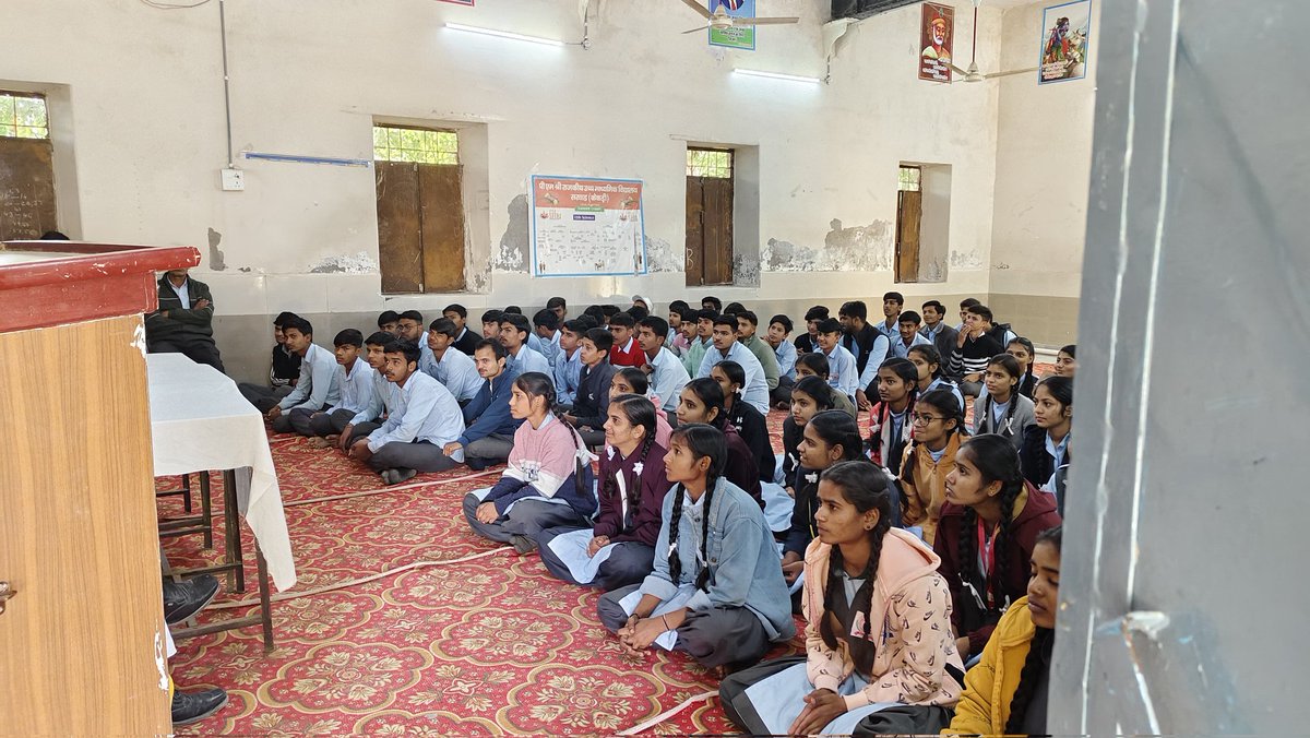 ABVPSARWAR's tweet photo. अभाविप इकाई सरवाड़ द्वारा आज "डॉ. भीमराव अंबेडकर जी की पुण्यतिथि" के उपलक्ष में राजकीय उच्च माध्यमिक विद्यालय में "संगोष्ठी" का आयोजन किया गया। जिसमें प्रांत सोशल मीडिया सह संयोजक श्री ललित मेवाड़ा का प्रवास रहा ।

#drbhimraoambedkar #ABVP #ABVPSARWAR https://t.co/LbwbUMQVVr