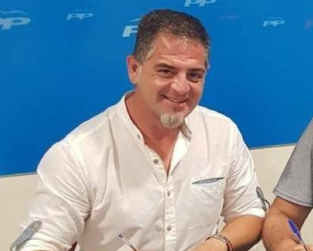 Este ser fue portavoz de VOX y teniente de alcalde de un pueblo de Almería. Ha sido condenado a 9 años de prisión por abusos sexuales  a una niña de 12 años a la que drogaba, que se vea bien su cara👇