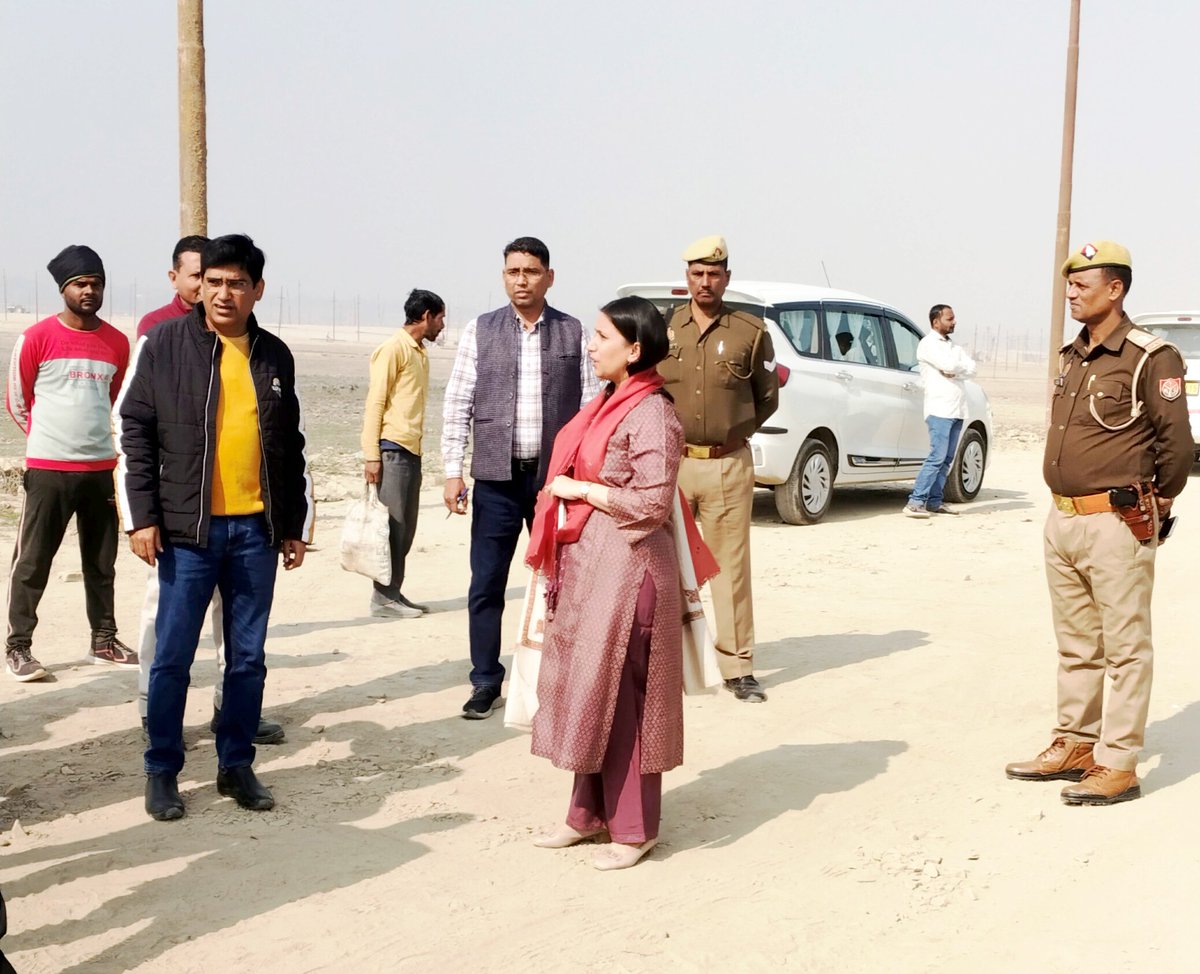 माघ मेला 2026 की तैयारियों एवं मेला बसावट के दृष्टिगत मेला क्षेत्र के काली रोड से छतनाग रोड तक का निरीक्षण किया गया।
<a href="/UPGovt/">Government of UP</a> <a href="/myogiadityanath/">Yogi Adityanath</a> <a href="/ChiefSecyUP/">S.P. Goyal, Chief Secretary, GoUP</a> <a href="/InfoDeptUP/">Information and Public Relations Department, UP</a>