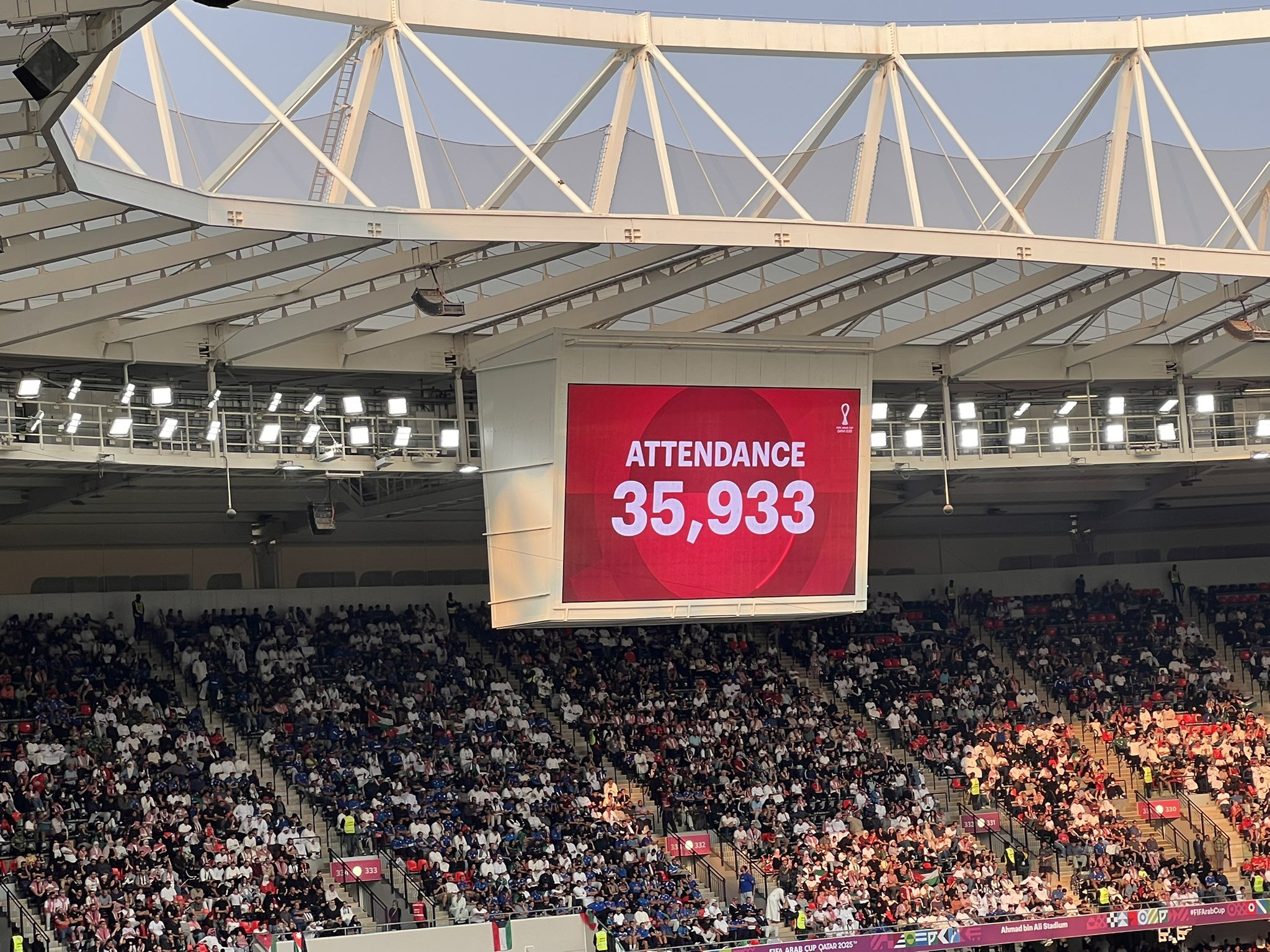 بلغ عدد الحضور الجماهيري لمباراة الكويت الأردن 35،933 مشجع. #كأس_العرب 
