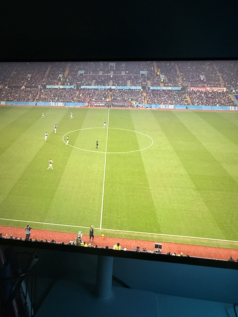 And it begins 💋❤️🤍
.
#PremierLeagueNaESPN #arsenalvsastonvila #WorldCup2026 #Gunners #gooners