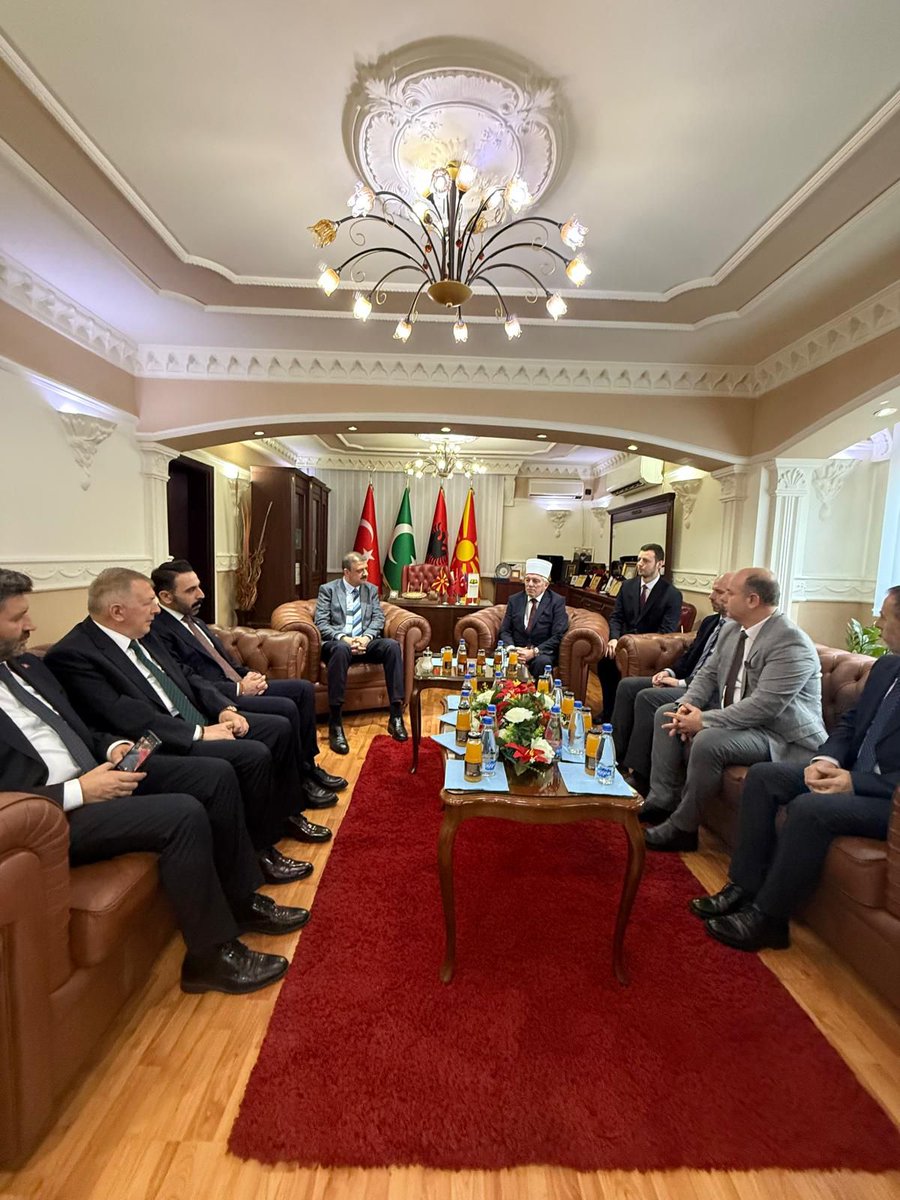 Genel Müdürümüz Sayın Sinan Aksu ve beraberindeki heyet, yürütülen faaliyetlerimizi yerinde incelemek ve yeni işbirlikleri için görüş alışverişinde bulunmak üzere Kuzey Makedonya’ya resmi ziyarette bulundu. 

Program kapsamında ilk olarak Kuzey Makedonya Cumhuriyeti İslam Dini