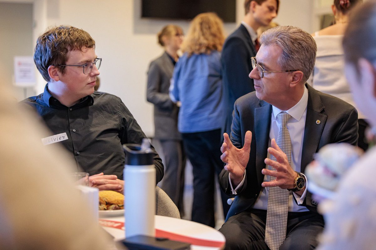 HarryvdMaas's tweet image. Geslaagde  5e editie van het Zeeuws Jongerenparlement! Twee dagen lang dachten tientallen jongeren mee over ‘Zeeland 2050’. Wat een grote betrokkenheid van deze jongeren. Hun energie en ideeën geven richting aan het Zeeland van de toekomst. @provzeeland #jongeren #politiek