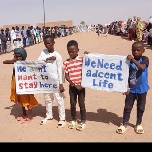 AbdulHalim71671's tweet photo. 🟢🟢 Here we again.......
From the same position...
From inside the Agadez humanitarian center in (( Niger  ))
For Refugees and asylum seekers 
We continue our peaceful protest
For  ((  440  )) days 
Demanding a decent life 
Please help US....
#pleaseHelpUs......
@UN @UNICEF https://t.co/IOR3cwdgJq