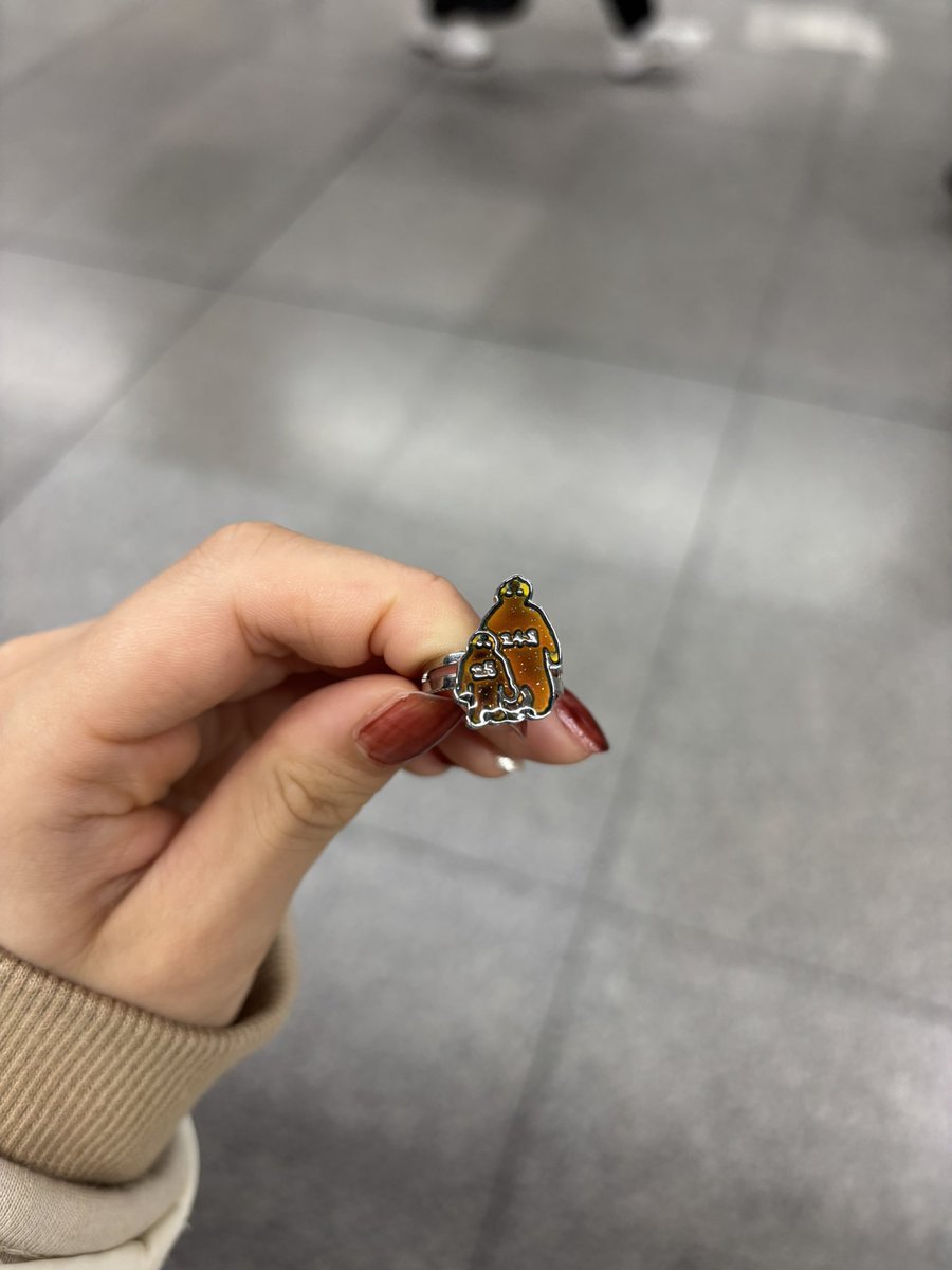 aikoガチャ、指輪出ました！ 気温や体温で色が変わるみたい