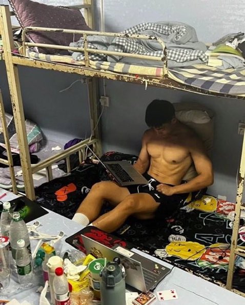 reasons to like men 🌹 tweet media