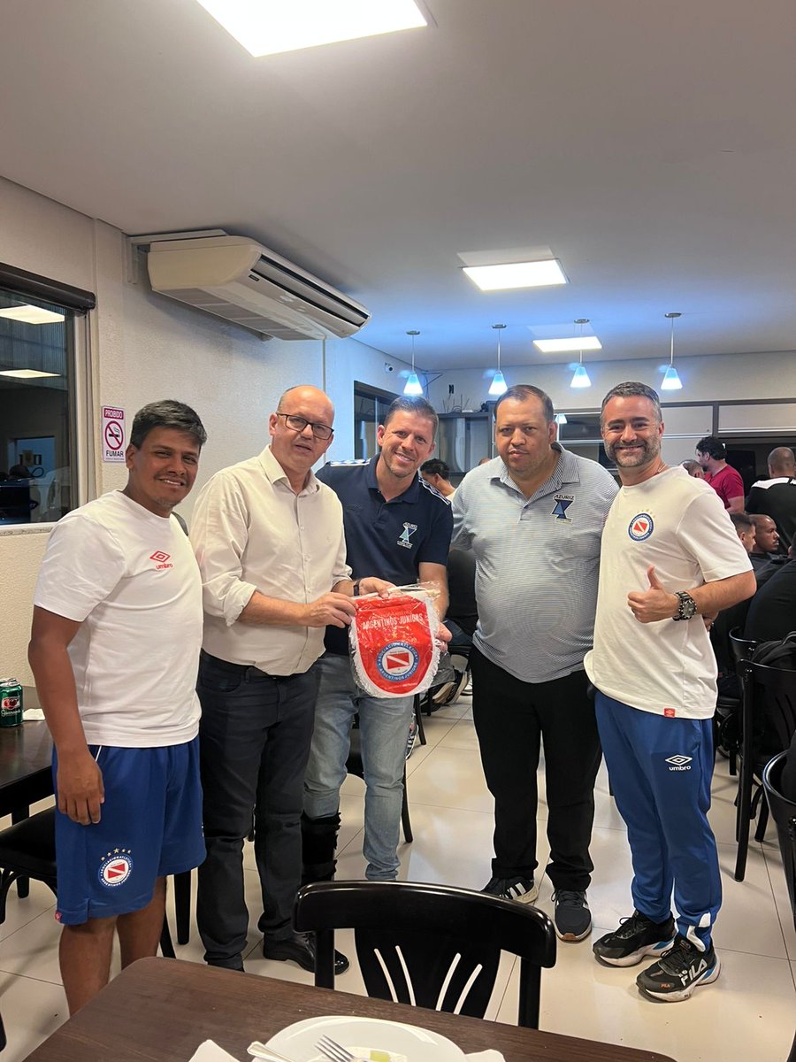 #AAAJ 🇧🇷 El intendente de Pato Branco y los organizadores de la Copa <a href="/umbro/">Umbro</a> visitaron a la nuestra delegación antes de volvernos para Argentina. ¡Muchas gracias por todo!