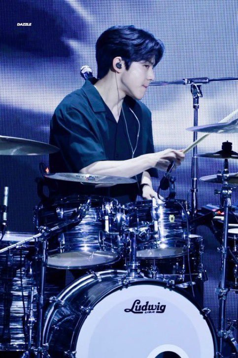 갑자기 윤도운 왜케 잘생겨 보이지?