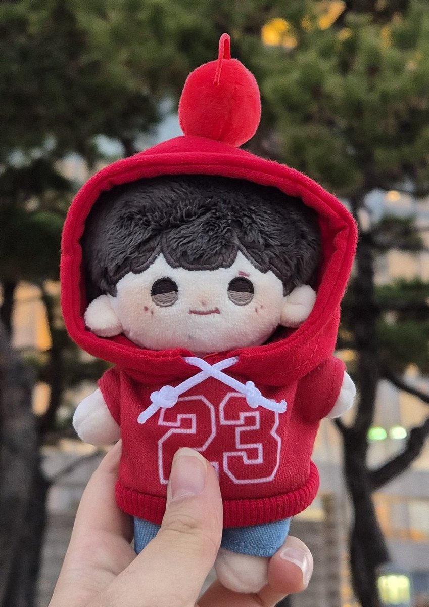 대전에서 인형 친구를 잃어버렸습니다...
대전예당-성심당-대전역 루트로 이동했는데 사실 다시 만나지 못할걸 알긴 알아요
그치만,, 혹시나해서 올려봅니다ㅠ