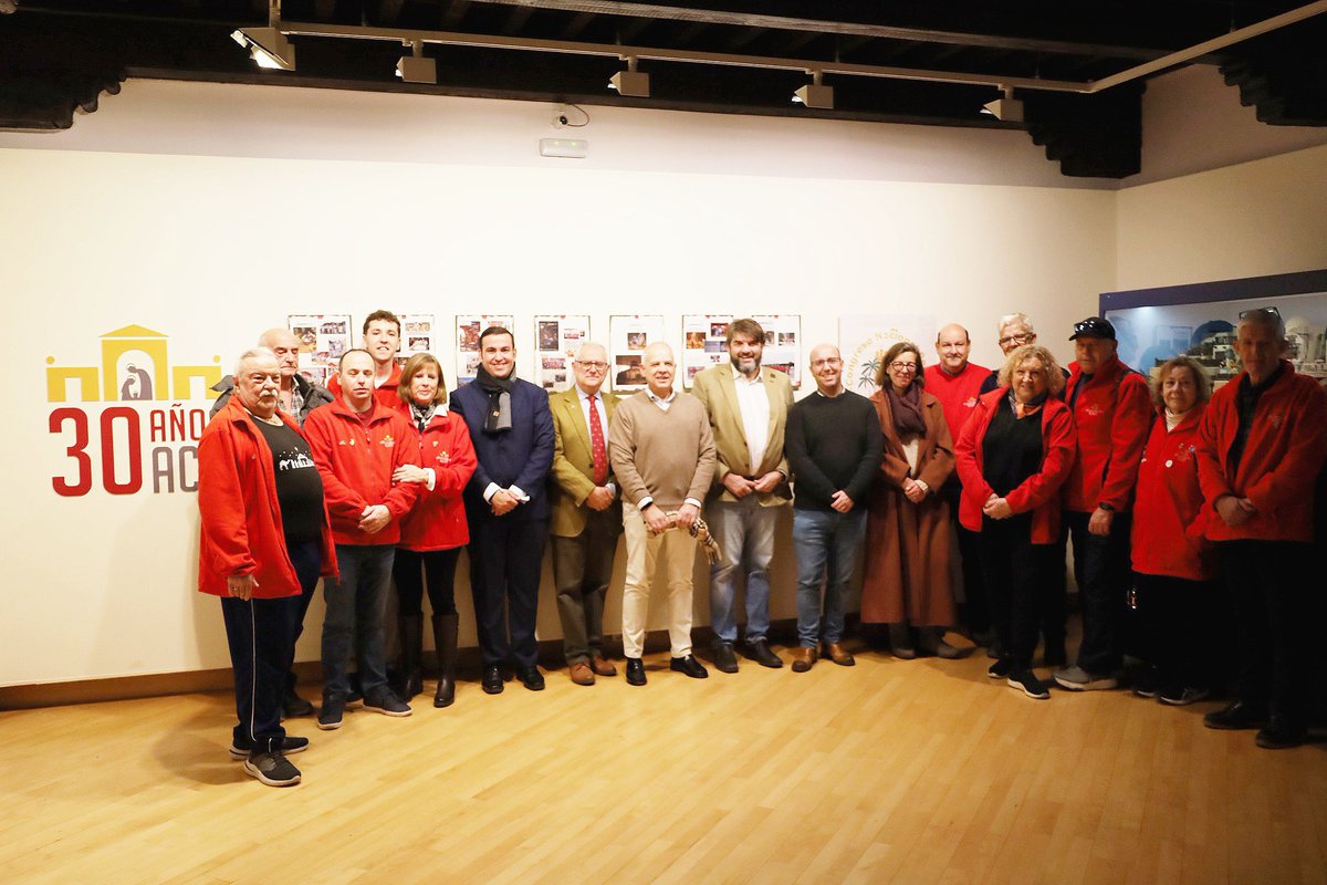 AytoAlcalaH's tweet photo. ✨ NAVIDAD EN ALCALÁ ✨
👑La Asociación Complutense de Belenistas @AComplutenseBel ha inaugurado este 6 de diciembre su Gran Belén Tradicional en la sala José Hernández del Antiguo Hospital de Santa María la Rica, donde podrá visitarse hasta el 4 de enero. Este fantástico Belén está acompañado por una exposición especial por el 30º aniversario de la Asociación.

👥 El acto ha contado con la presencia de los tenientes de alcalde @V_Acosta_VOX y Gustavo Severien y los concejales @AntonioSalda92 y @vjcobo.

🐪 Recuerda que además, desde el 30 de noviembre, ya puede disfrutarse el Gran Belén Monumental de Gal, con 250 m² de montaje, una nueva reconstrucción de Belén, la cabalgata de los Reyes Magos y un belén napolitano totalmente artesanal. Ven a vivir la tradición belenista en Alcalá de Henares ✨

ℹ️ Más información 👇
https://t.co/RScgrnkWsL