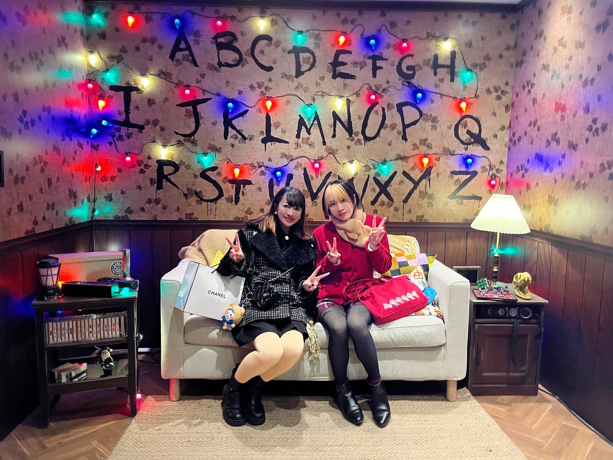 Stranger Thingsも行ってきたよん😘 外観ライトアップ見てない人！ 夜